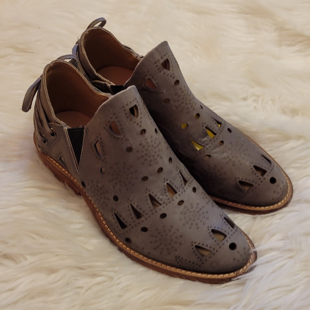 Musse & Cloud Coolise Laser-cut Leather Stud & Harness Detail Ankle Boots - grey